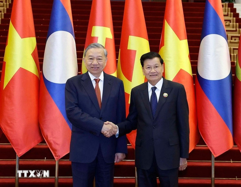 El secretario general del Partido Comunista de Vietnam, To Lam, y el secretario general de PPRL y presidente de Laos, Thongloun Sisoulith. (Foto: VNA)