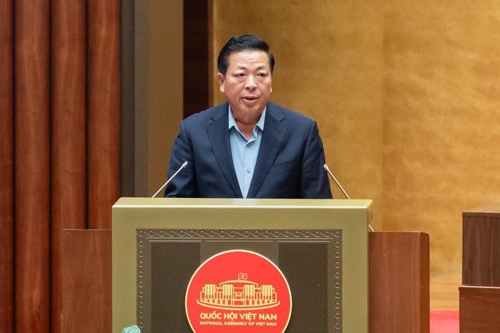 El ministro de Construcción, Tran Hong Minh, interviene en la sesión (Foto: VNA)