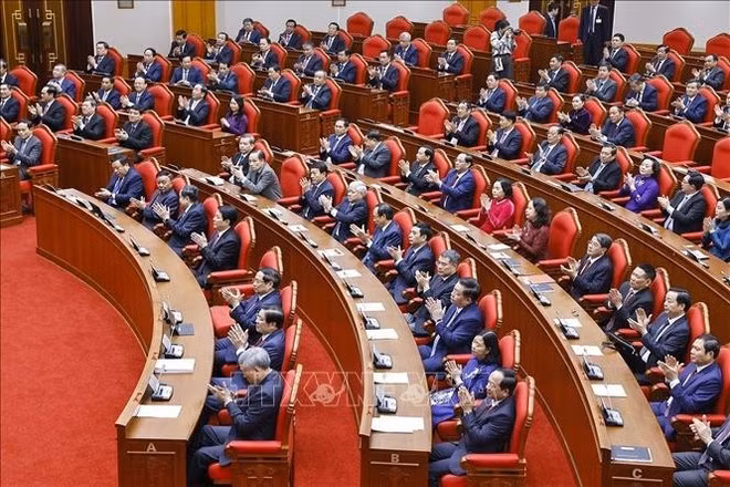 Participantes en el decimoquinto pleno del Comité Central del Partido Comunista de Vietnam del XIII mandato. (Foto: VNA)
