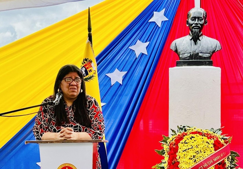 La viceministra de Relaciones Exteriores de Venezuela, Tatiana Pugh, habla en el evento. (Foto: VNA)