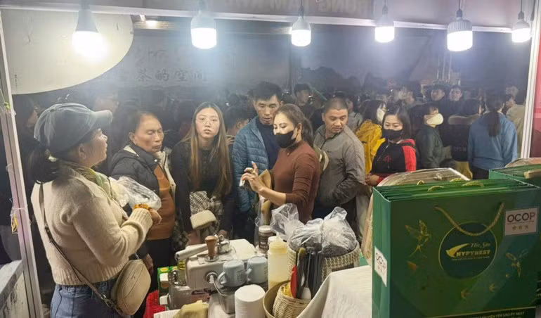 En la Feria fueron instalados más de 240 stands donde se exhiben productos nacionales e internacionales.