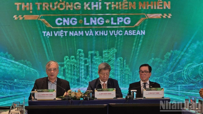 Foro sobre estrategias y tendencias de desarrollo del mercado del gas natural en Vietnam y la Asean. (Foto: Kim Dung)