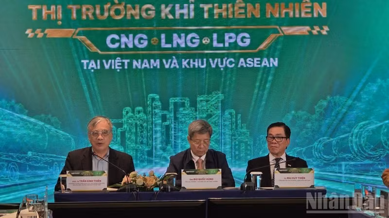 Foro sobre estrategias y tendencias de desarrollo del mercado del gas natural en Vietnam y la Asean. (Foto: Kim Dung)