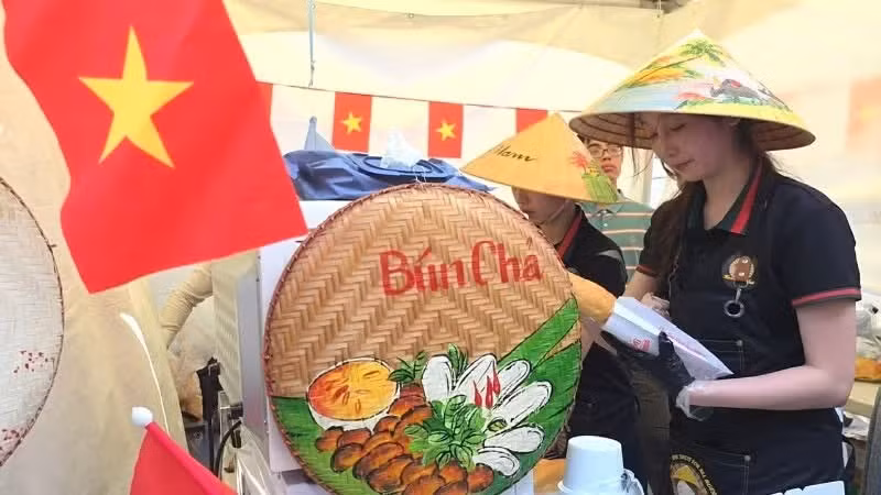 Una exhibición de gastronomía vietnamita en el Festival de Primavera de Seúl 2026. (Foto: Embajada de Vietnam en Corea del Sur)