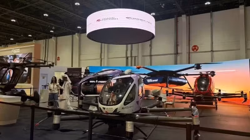 Área de exhibición de productos en el evento “Make it in the Emirates 2026”. (Foto: Embajada de Vietnam en EAU)