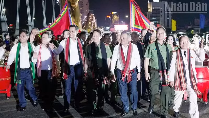 El desfile “El flujo de la paz”.