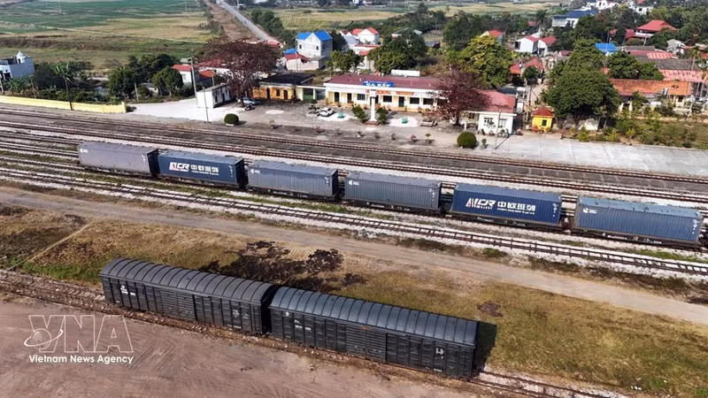 Sector ferroviario de Vietnam prevé transportar mil 500 contenedores anuales en la ruta con China (Foto: VNA)
