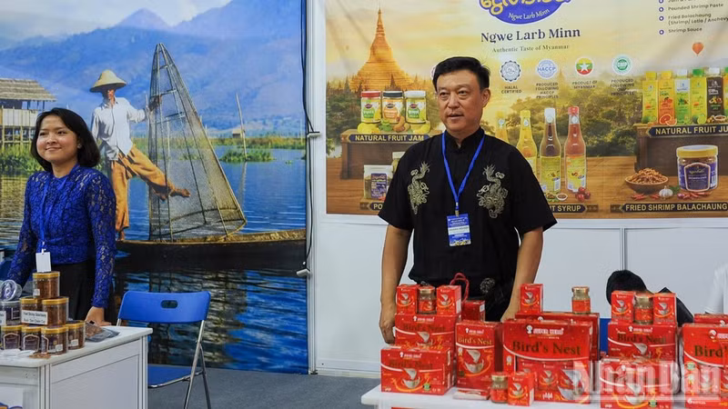 Stand de una empresa de Myanmar.