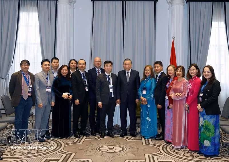 El secretario general del Partido Comunista de Vietnam (PCV) y presidente de la República, To Lam, y delegados. (Foto: VNA)