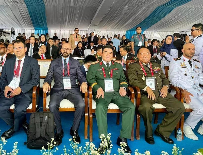 La delegación vietnamita está encabezada por el mayor general Nguyen Ba Luc, subjefe del Estado Mayor General del Ejército Popular de Vietnam (centro). (Foto: VNA)