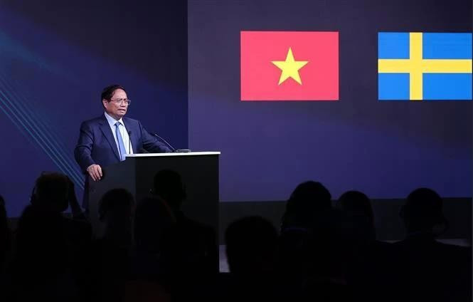 El primer ministro Pham Minh Chinh habla en el Foro Empresarial Vietnam-Suecia. (Foto: VNA)