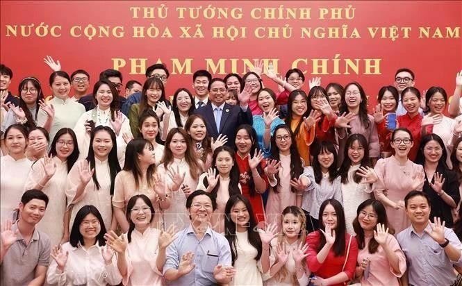 El primer ministro vietnamita, Pham Minh Chinh, sostiene un encuentro con representantes de la comunidad vietnamita en las regiones chinas de Pekín, Tianjin y Hebei (Foto: VNA)