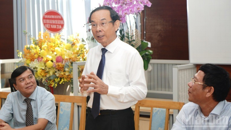 Nguyen Van Nen, miembro del Buró Político y secretario del Comité del Partido de Ciudad Ho Chi Minh, habla en el evento (Foto: The Anh).