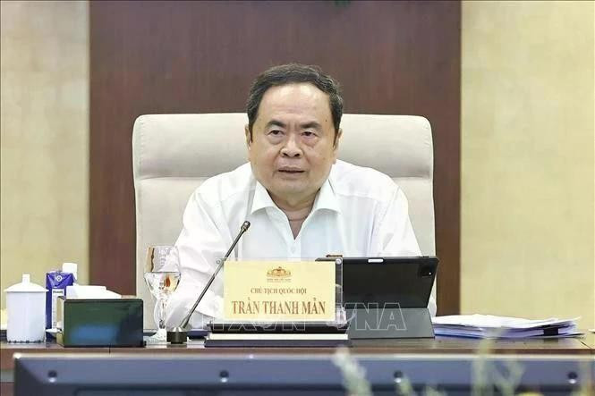 El presidente de la Asamblea Nacional, Tran Thanh Man, pronuncia un discurso en la reunión del Comité Permanente de la Asamblea Nacional (Foto: VNA)