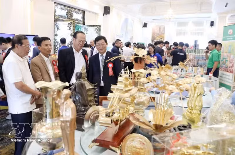 La promoción comercial se erige como un puente vital que conecta a empresas, cooperativas y productores con los mercados nacionales e internacionales, contribuyendo a fortalecer la competitividad de los productos vietnamitas. (Foto: VNA)