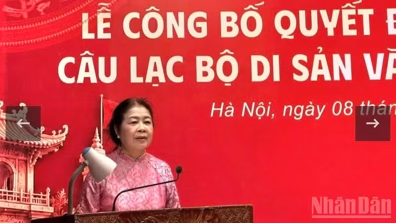 Do Thi Minh Ngoc, vicepresidenta permanente del Club del Patrimonio Cultural de la Lengua Vietnamita, interviene en el acto.
