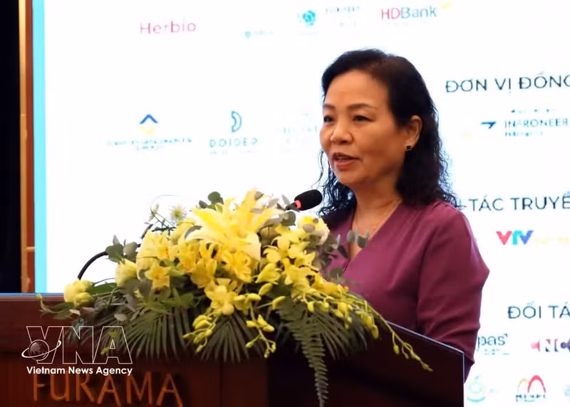 Ngo Phuong Lan, presidenta de la Asociación para la Promoción del Desarrollo Cinematográfico de Vietnam y directora de DANAFF IV, habla en el evento. (Foto: VNA)
