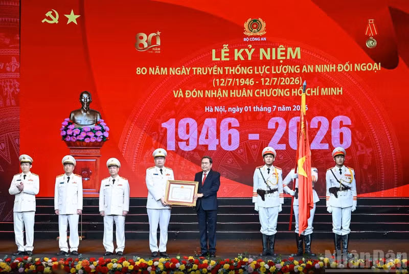 La Fuerza de Seguridad para Asuntos Exteriores recibe la Orden Ho Chi Minh (Foto: Nhan Dan)