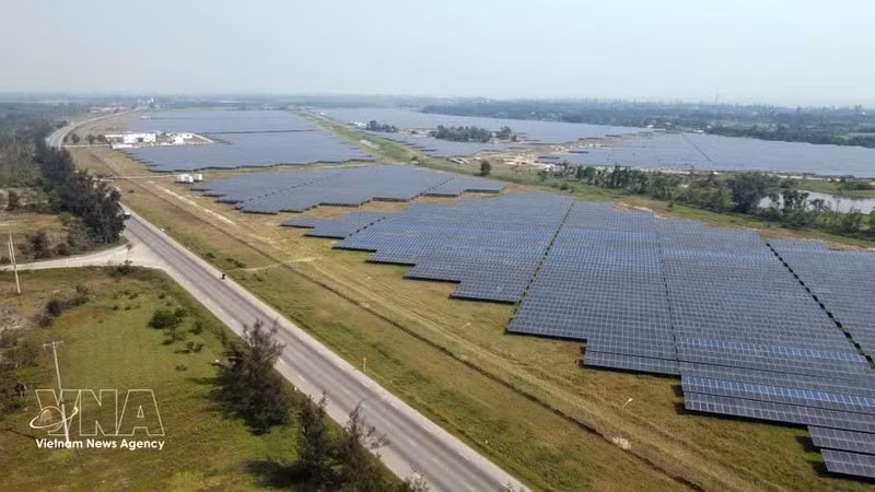 Provincia de Lam Dong aprueba más de 225 millones de dólares para dos proyectos de energía solar (Foto: VNA)
