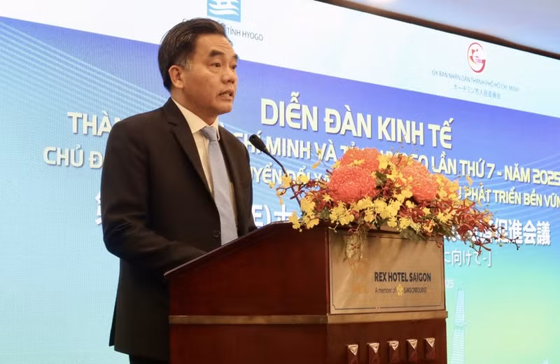 Nguyen Loc Ha, vicepresidente del Comité Popular de Ciudad Ho Chi Minh, interviene en la cita (Foto: VNA)