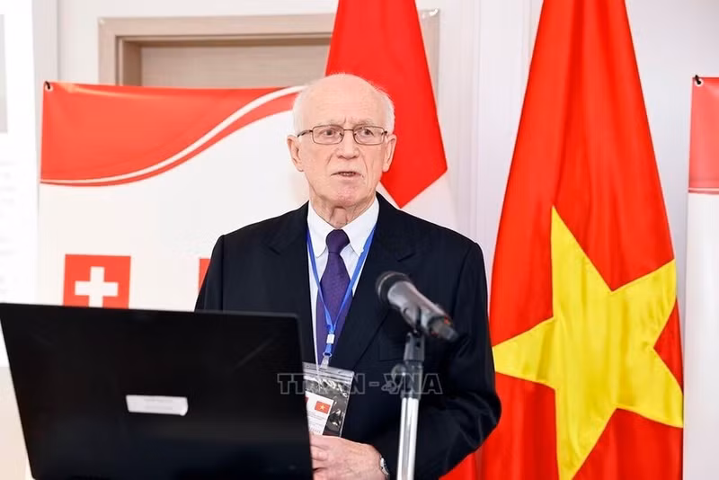 Philip J. Weights, copresidente de la Asociación Suiza de FinTech (SFTA) (Foto: VNA)