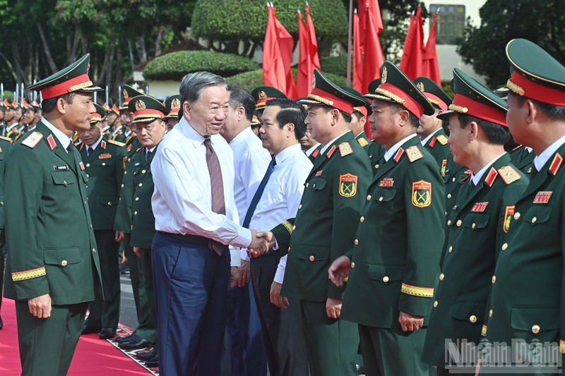 El secretario general del Partido Comunista de Vietnam, To Lam, y delegados. (Foto: Nhan Dan)
