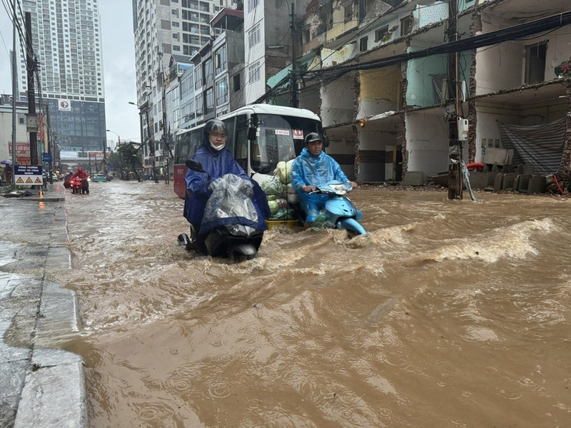Una calle en Hanoi tras fuertes lluvias. (Foto: VNA)