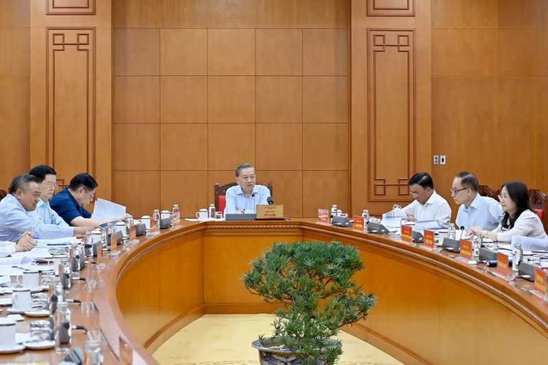 El secretario general del Partido Comunista de Vietnam, To Lam, habla en la reunión. (Foto: Nhan Dan)