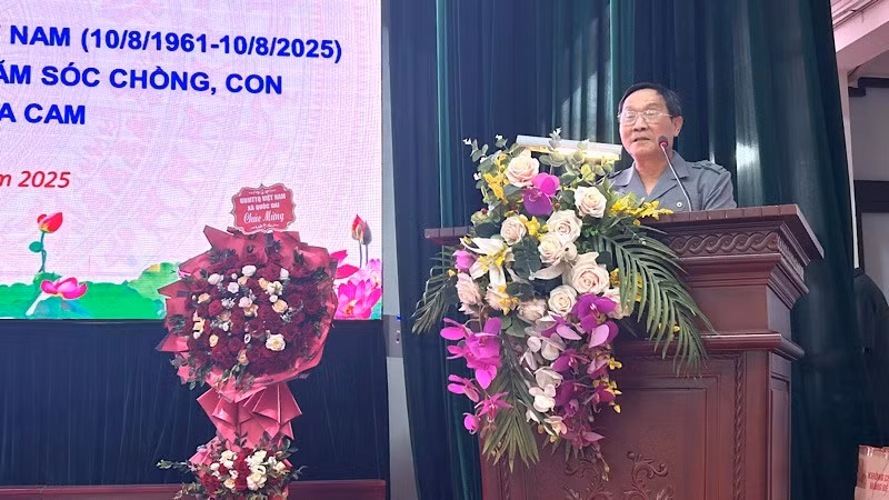 El presidente de la Asociación de víctimas del Agente Naranja/dioxina de Hanói, Tran Van Quang, pronuncia el discurso inaugural del evento.