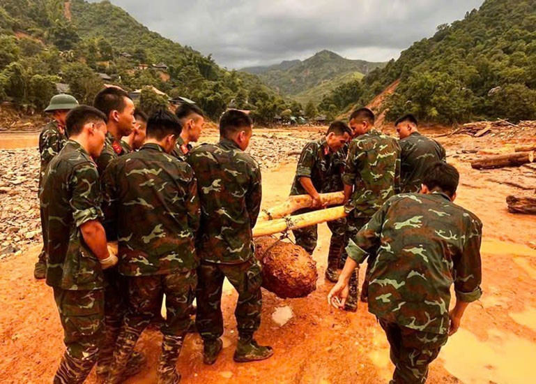 Una bomba de unos 350 kg fue retirada de forma segura de una zona residencial en la provincia norteña vietnamita de Dien Bien (Foto: VNA)