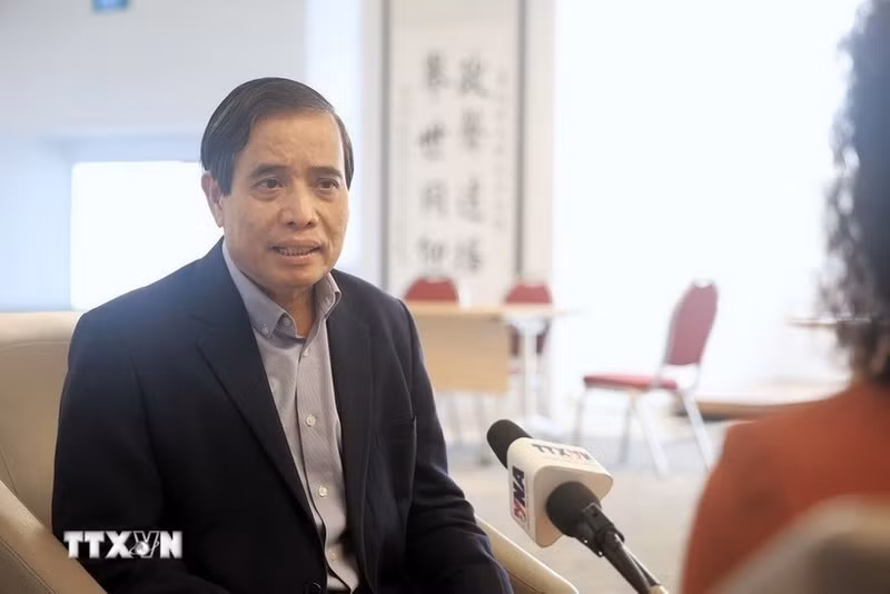 El profesor Vu Minh Khuong, de la Escuela de Políticas Públicas Lee Kuan Yew (Foto: VNA)