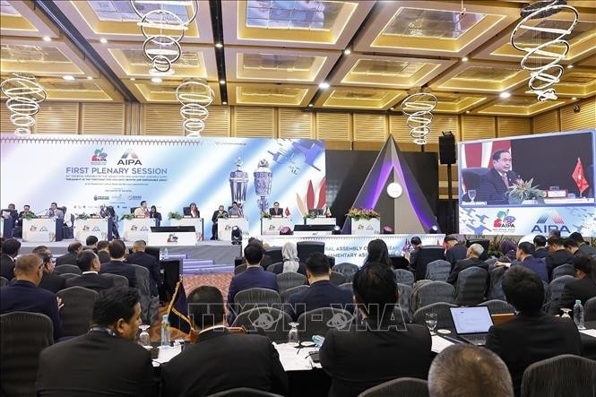 El presidente de la Asamblea Nacional de Vietnam, Tran Thanh Man, pronuncia un discurso en la Primera Sesión Plenaria de la AIPA-46 (Foto: VNA)
