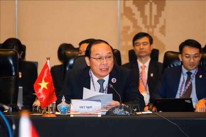 El viceministro de Agricultura y Medio Ambiente de Vietnam Le Cong Thanh participa en la AMME-18 en Langkawi, Malasia (Foto: VNA)