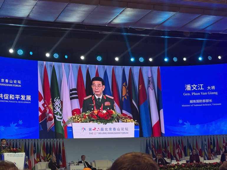 El ministro de Defensa de Vietnam, general Phan Van Giang, interviene en la cita (Foto: Nhan Dan)