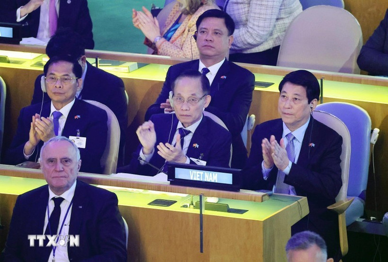 El presidente Luong Cuong y miembros de la delegación vietnamita asisten a la reunión de alto nivel por el 80.º aniversario de la fundación de las Naciones Unidas. (Foto: VNA)
