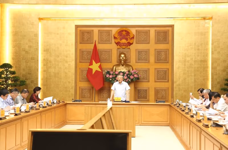 El viceprimer ministro permanente de Vietnam, Nguyen Hoa Binh, preside la reunión (Foto: VGP)