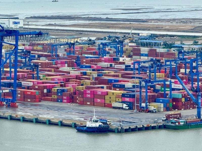 Hasta el 15 de septiembre, el valor del comercio exterior de Vietnam alcanzó 637,21 mil millones de dólares, un aumento interanual de 17,2 por ciento. (Foto: VNA)