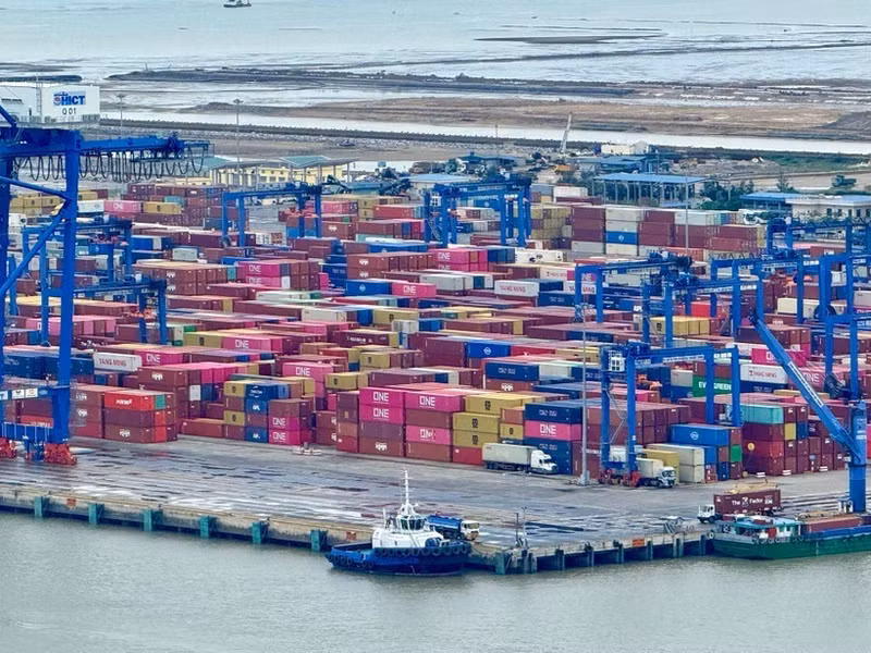 Hasta el 15 de septiembre, el valor del comercio exterior de Vietnam alcanzó 637,21 mil millones de dólares, un aumento interanual de 17,2 por ciento. (Foto: VNA)