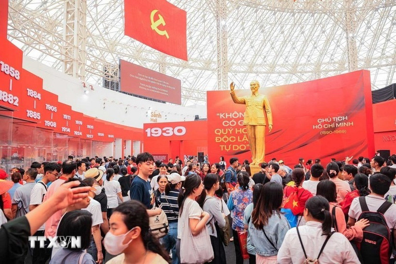 Cientos de miles de personas visitaron el Centro de Exposiciones de Vietnam, en Hanói. (Foto: VNA)