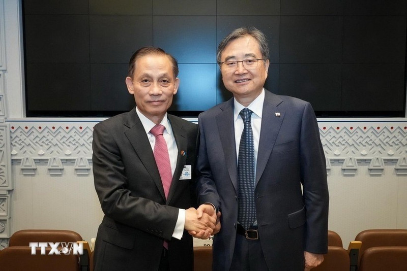 El ministro interino de Relaciones Exteriores de Vietnam, Le Hoai Trung, y el ministro de Relaciones Exteriores de Corea del Sur, Cho Hyun (Foto: VNA)