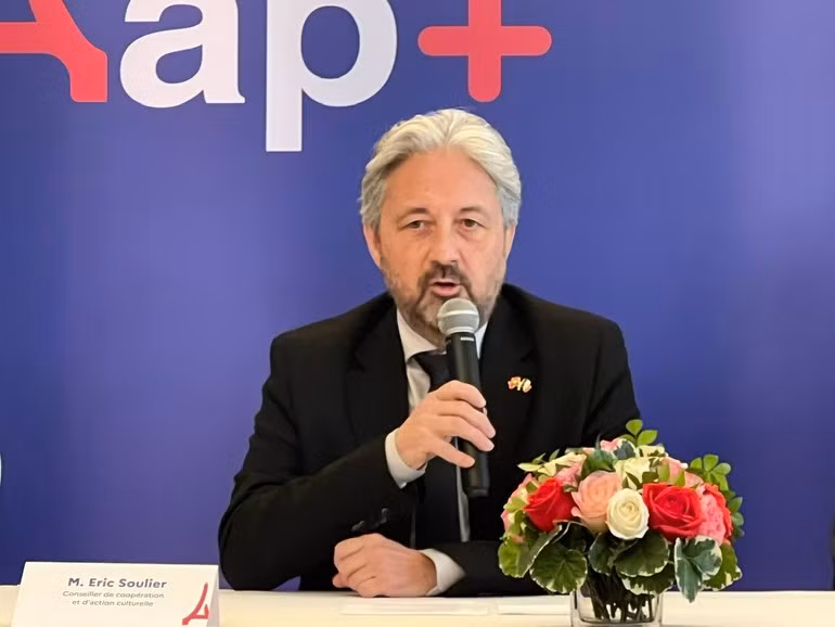 Eric Soulier, consejero de cooperación y actividades culturales de la embajada de Francia en Vietnam, habla sobre el proyecto TiengPhapPlus.vn.