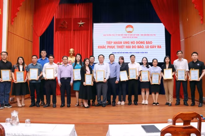 En la ceremonia de recepción de donaciones (Foto: VNA)
