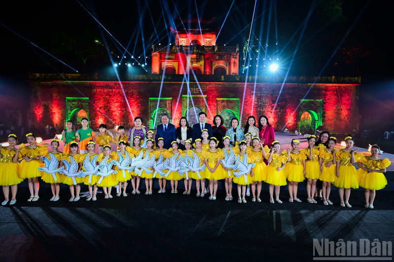 Líderes del Partido, del Estado y Hanói en el evento (Foto: Nhan Dan)