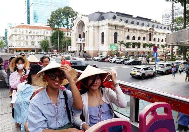Vietnam recibió a cerca de 10,7 millones de turistas extranjeros en el primer semestre del año. (Foto: VNA)