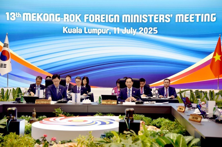 El viceprimer ministro y canciller de Vietnam, Bui Thanh Son, copresidió la 13ª Reunión de Ministros de Relaciones Exteriores de Cooperación Mekong-Corea del Sur (FMM MKC 13). (Foto: VGP)