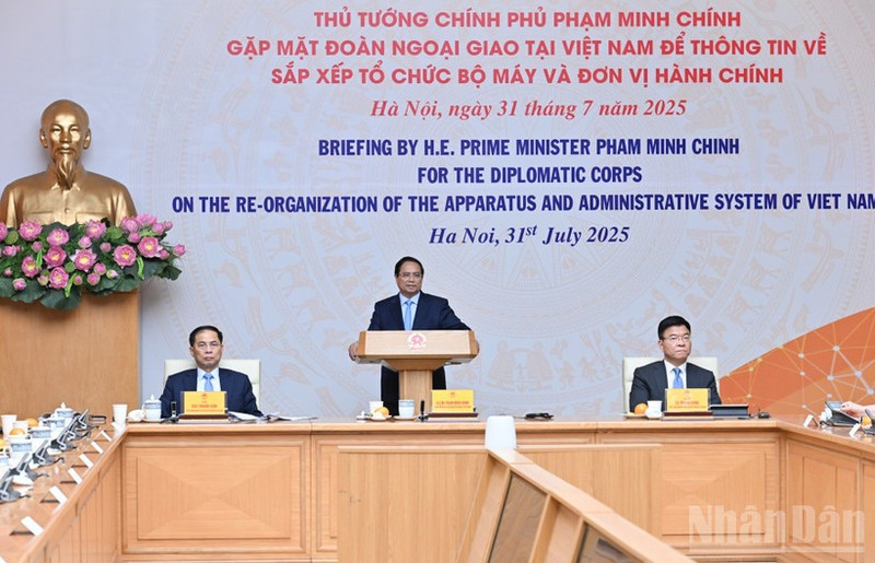 El primer ministro Pham Minh Chinh habla en la reunión. (Foto: Nhan Dan)