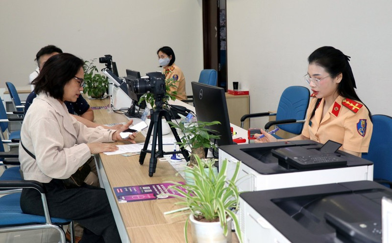 En el Centro de Servicios Administrativos Públicos en Quang Ninh. (Foto: VNA)
