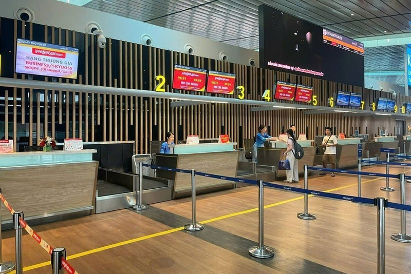 La Autoridad de Aviación Civil de Vietnam (CAAV) ha ordenado la suspensión temporal de las operaciones en los aeropuertos internacionales de Van Don y Cat Bi (Foto: VNA)