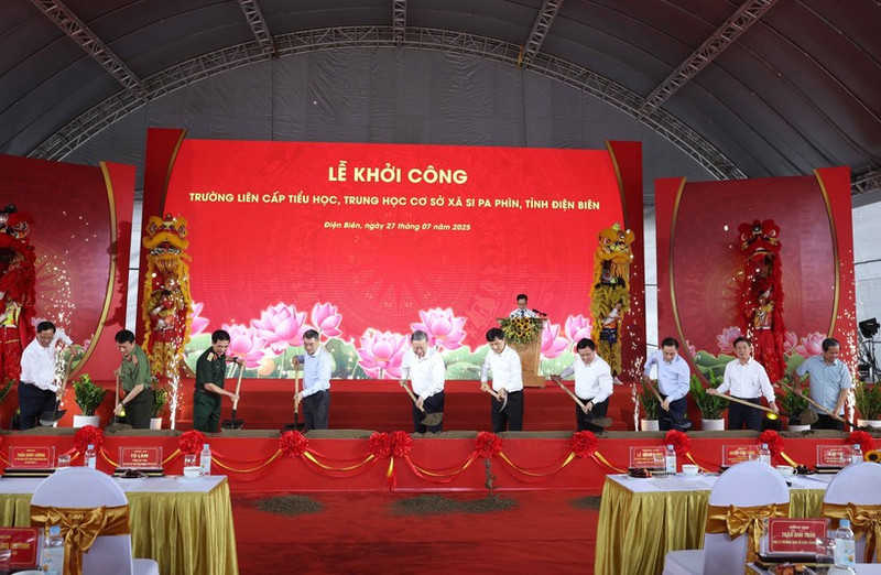 El secretario general del Partido Comunista de Vietnam, To Lam, y delegados en evento. (Foto: VNA)