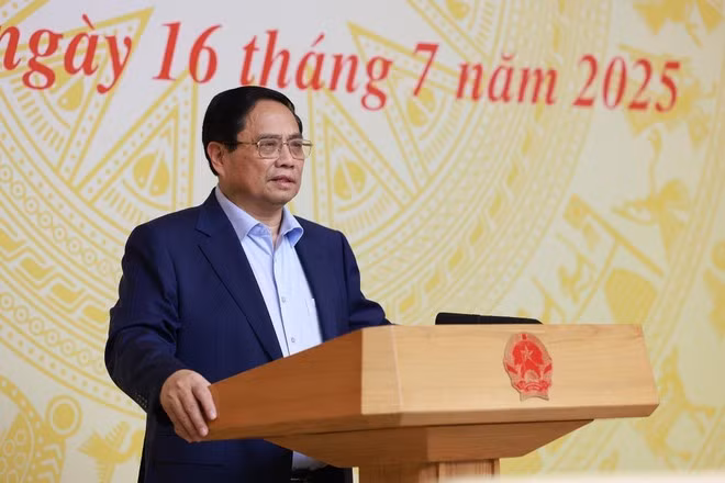 El primer ministro Pham Minh Chinh interviene en la conferencia. (Foto: VNA)